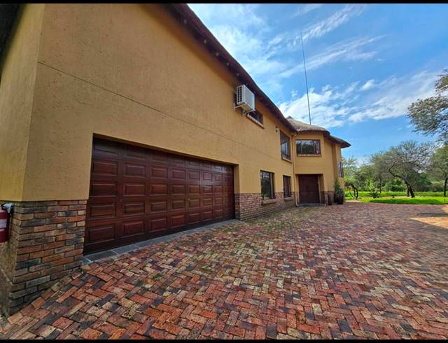 5 BEDROOM HOUSE FOR SALE IN BOSCHENVAAL RIVER FRONT LODGES